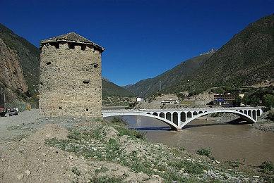 《死或生：女神璀璨假期》新实机试玩 妹子性感撩人